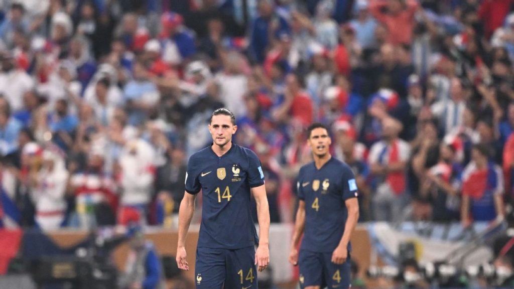 瓦拉内,法国队 "昂首挺胸 "离开世界杯