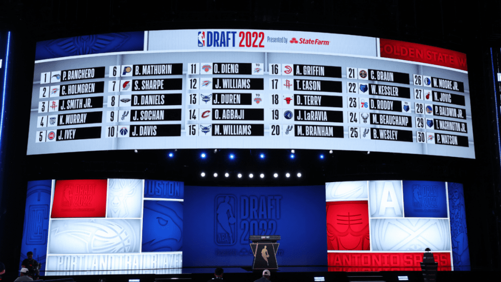 2023年NBA交易截止日,斯蒂芬规则如何决定球队可以和不可以交易的首轮获胜分析