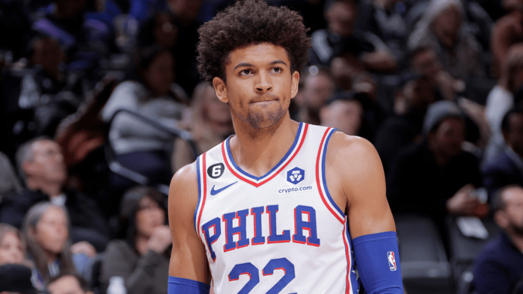 NBA交易截止日期,据报道，在三方交易中，马蒂斯-蒂布勒到开拓者，贾伦-麦克丹尼尔斯到76人