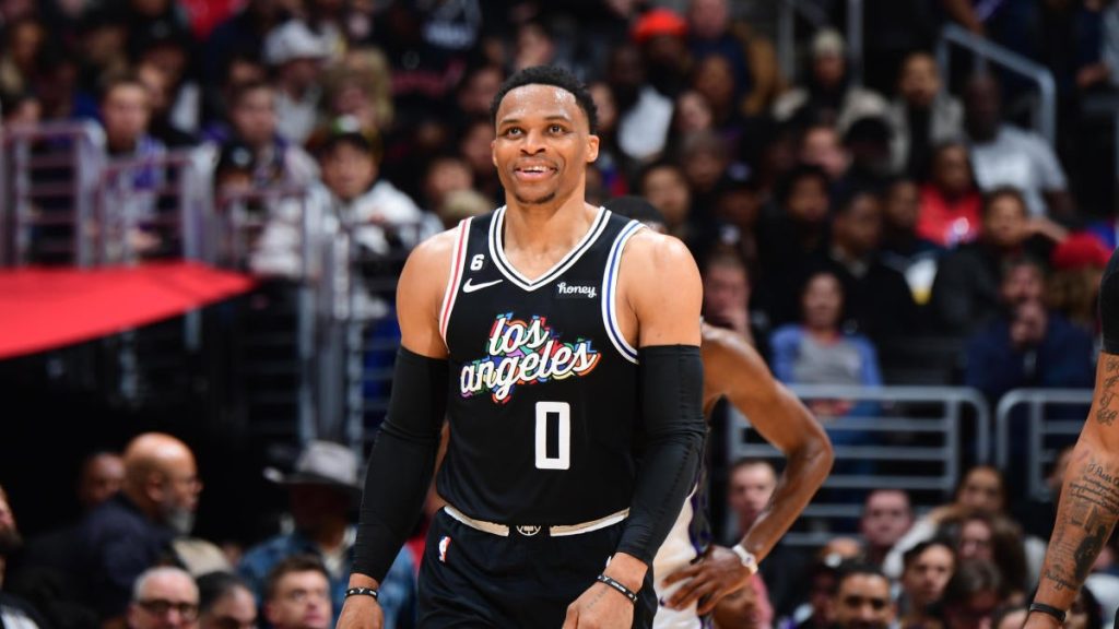 快船队对国王队的启示,拉塞尔-威斯布鲁克在NBA历史上得分第二高的比赛中首次亮相