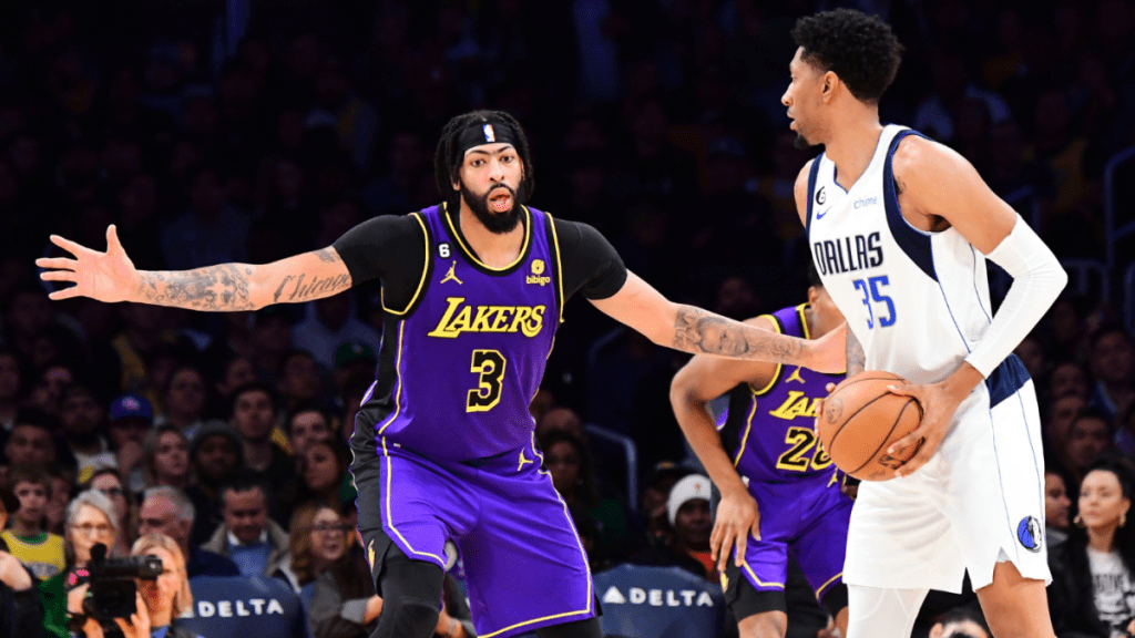 NBA西部季后赛图片： 湖人队、小牛队陷入四强争夺战,快船队继续保持5号种子的地位